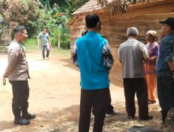 Bhabinkamtibmas Polsek Muara Kuang Sosialisasikan Larangan Karhutla kepada Warga