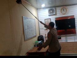 Personel Polsek Muara Kuang Lakukan Kegiatan Pembersihan Lingkungan Kantor