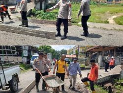 Kapolsek Bersama Personel Turun Langsung..! Jalan Rusak Diperbaiki, Lingkungan Dibersihkan Bareng Warga Kelurahan Tanjung Batu