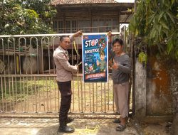 Dekat dengan Warga, Bhabinkamtibmas Polsek Muara Kuang Ajak Masyarakat Jauhi Judi dan Narkoba Demi Terciptanya Kamtibmas Kondusif