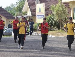 Personel Polsek Indralaya mengikuti kesamaptaan jasmani
