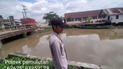 Polsek Pemulutan Ogan Ilir Lakukan Pemantauan Debit Air Sungai, Antisipasi Potensi Banjir