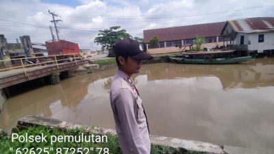 Polsek Pemulutan Ogan Ilir Lakukan Pemantauan Debit Air Sungai, Antisipasi Potensi Banjir