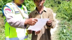 Bhabinkamtibmas Polsek Muara Kuang Sosialisasikan Larangan Karhutla kepada Warga