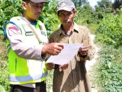 Bhabinkamtibmas Polsek Muara Kuang Sosialisasikan Larangan Karhutla kepada Warga