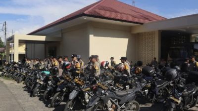 *Bhabinkamtibmas Polsek Indralaya & Jajaran Ikuti kegiatan Binev Korbinmas Baharkam Polri di Polres Ogan Ilir.*  Dalam rangka meningkatkan kinerja serta memperkuat peran Bhabinkamtibmas di tengah masyarakat, Tim Korbinmas Baharkam Polri melaksanakan kegiatan Pembinaan dan Evaluasi (Binev) Bhabinkamtibmas jajaran Polres Ogan Ilir di Aula Panaluan Polres Ogan Ilir, Senin(29/04/2026) pukul 13.30 WIB.  Kegiatan ini dihadiri oleh Dirbintibmas Korbinmas Baharkam Polri Kombes Pol Bambang Murdoko, S.I.K., M.H., didampingi Kasibinev Subdit Bhabinkamtibmas AKBP Rinto Haivan Simbolon, S.E., S.I.K., M.H., serta Kasubdit Bhabinkamtibmas Ditbinmas Polda Sumsel AKBP Andi Mustadi, S.H., M.H. Turut hadir Wakapolres Ogan Ilir Kompol Helmi Ardiansyah, S.H., M.H., Kasat Binmas AKP Asmun Zain, S.H., serta seluruh jajaran Bhabinkamtibmas..  Rangkaian kegiatan diawali dengan pemeriksaan kendaraan dinas serta sikap tampang personel Bhabinkamtibmas sebagai bentuk penegakan disiplin dan kesiapsiagaan anggota di lapangan. Selanjutnya dilaksanakan kegiatan Binev yang meliputi pembukaan, laporan perwira, doa, serta arahan dan bimbingan dari Kasubdit Bhabinkamtibmas.  Dalam arahannya, Kombes Pol Bambang Murdoko menekankan pentingnya peran strategis Bhabinkamtibmas sebagai ujung tombak Polri dalam menjaga keamanan dan ketertiban masyarakat. Ia juga mengingatkan agar seluruh personel terus meningkatkan profesionalisme, responsivitas, serta kehadiran aktif di tengah masyarakat.  Sementara itu, Kapolres Ogan Ilir melalui Wakapolres menyampaikan apresiasi atas pelaksanaan kegiatan Binev ini sebagai sarana evaluasi sekaligus peningkatan kapasitas personel Bhabinkamtibmas dalam menjalankan tugas pembinaan di wilayah masing-masing. Kegiatan dilanjutkan dengan sesi foto bersama sebagai bentuk kebersamaan.