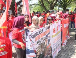 Polres Ogan Ilir Bersama Pemerintah Kabupaten berikan Pelayanan Penyampaian Aspirasi dan Pendapat serta lakukan Dialog terbuka dengan Aliansi Buruh pada Peringatan May Day