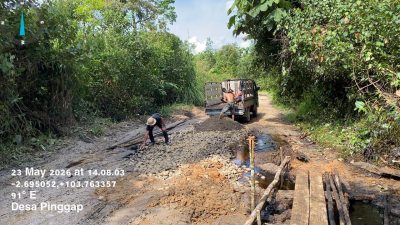 Jalan Antar Desa di Muba Diperbaiki, Kolaborasi CSR dan Gotong Royong Warga