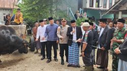 Kapolsek Tanjung Raja, Pimpin Langsung PAM Pengamanan Bantuan Sapi Kurban Presiden RI, Untuk Warga Kelurahan Tanjung Raja   
