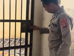 Tingkatkan Keamanan Kanit Samapta Polsek Muara Kuang Rutin Melakukan Pengecekan kondisi Ruangan Sel Tahanan