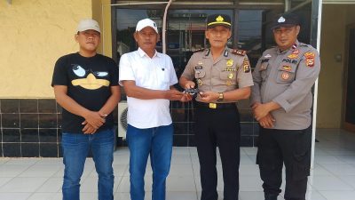 Operasi Senpi Musi 2026 : Dukung Kesadaran Warga Kades Embacang Serahkan Senpi Rakitan Warga Ke Polsek Tanjung Batu