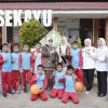 Tinjau Penutupan MPLS, Tegaskan Komitmen Wajib Satu Tahun Pendidikan Prasekolah