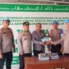Peduli Pendidikan Al-Qur’an, Bidpropam Polda Sumsel Salurkan Bantuan Buku untuk TK/TPA Al Aqso Polsek Tanjung Batu