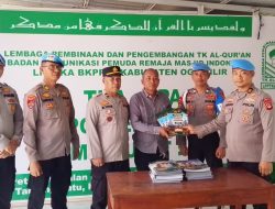 Peduli Pendidikan Al-Qur’an, Bidpropam Polda Sumsel Salurkan Bantuan Buku untuk TK/TPA Al Aqso Polsek Tanjung Batu