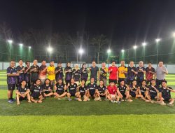 Eratkan Silaturahmi! Kapolsek Tanjung Batu Turun Langsung Main Mini Soccer Bareng Pemuda Sehati   
