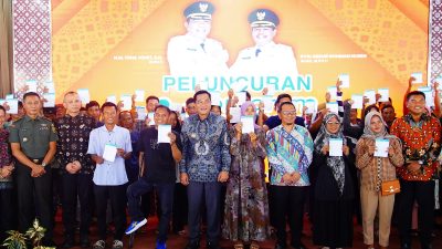 Bupati HM Toha Tohet Tegaskan PKM Terealisasi     *Jadi Unggulan Muba Hingga Raih Penghargaan Program Terbaik untuk Wakili Sumsel ke Nasional*     *Ramai-Ramai Penerima PKM Bersyukur dan Ucapkan Terima Kasih*