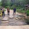 Pemkab Muba Tindaklanjuti Keluhan Warga, Jembatan Desa Purwosari Segera Diperbaiki     Dinas PU telah melakukan pengecekan lapangan dan menyiapkan perbaikan lantai, railing, serta gelagar jembatan demi menjaga keselamatan pengguna jalan.