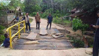 Pemkab Muba Tindaklanjuti Keluhan Warga, Jembatan Desa Purwosari Segera Diperbaiki     Dinas PU telah melakukan pengecekan lapangan dan menyiapkan perbaikan lantai, railing, serta gelagar jembatan demi menjaga keselamatan pengguna jalan.