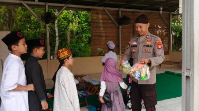 Polsek Tanjung Batu, Tebar Kepedulian : Berbagi Bingkisan Makanan Bergizi Untuk Anak-anak Santri TK-TPA AL Aqso