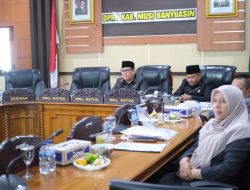 PEMKAB dan DPRD MUBA sepakati skema penjadwalan bahas APBD-P TA 2026     Harmonisasi Alokasi Waktu Pembahasan Ditujukan untuk Optimalisasi Penelaahan Program Pembangunan Daerah