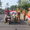 Ayo Tunjukan Semangat Kemerdekaan Mu !!!     Disnaketrasn bersama Forum HRD MUBA bagikan Bendera Merah Putih Untuk Warga Muba Tindak Lanjuti Edaran Bupati-Wabup Muba: Disnakertrans & Forum HRD Bagikan 81 Bendera dan Imbau Seluruh Perusahaan Kibarkan Merah Putih 