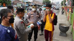 Peduli Kesehatan Pelajar dan Masyarakat, Polres Muara Enim Bagikan 1.500 Masker