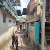 Tunjukan Dedikasi Bhabinkamtibmas Desa Kepur Gotong Royong Bantu Rehab Atap Rumah Warga