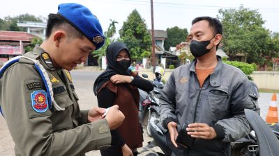 Belasan Warga di Tangkap Satpol PP Tidak Membawa KTP Saat Bepergian