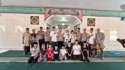 Jumat Relig i: Kapolsek Tanjung Raja Perkenalkan Diri, Sampaikan Pesan Kamtibmas dan Restoratif Justice di Desa Kerinjing   