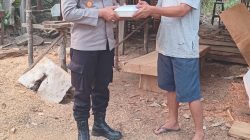 Jumat Berbagi: Kapolsek Tanjung Batu Bagikan Nasi Kotak bagi Warga yang Membutuhkan   